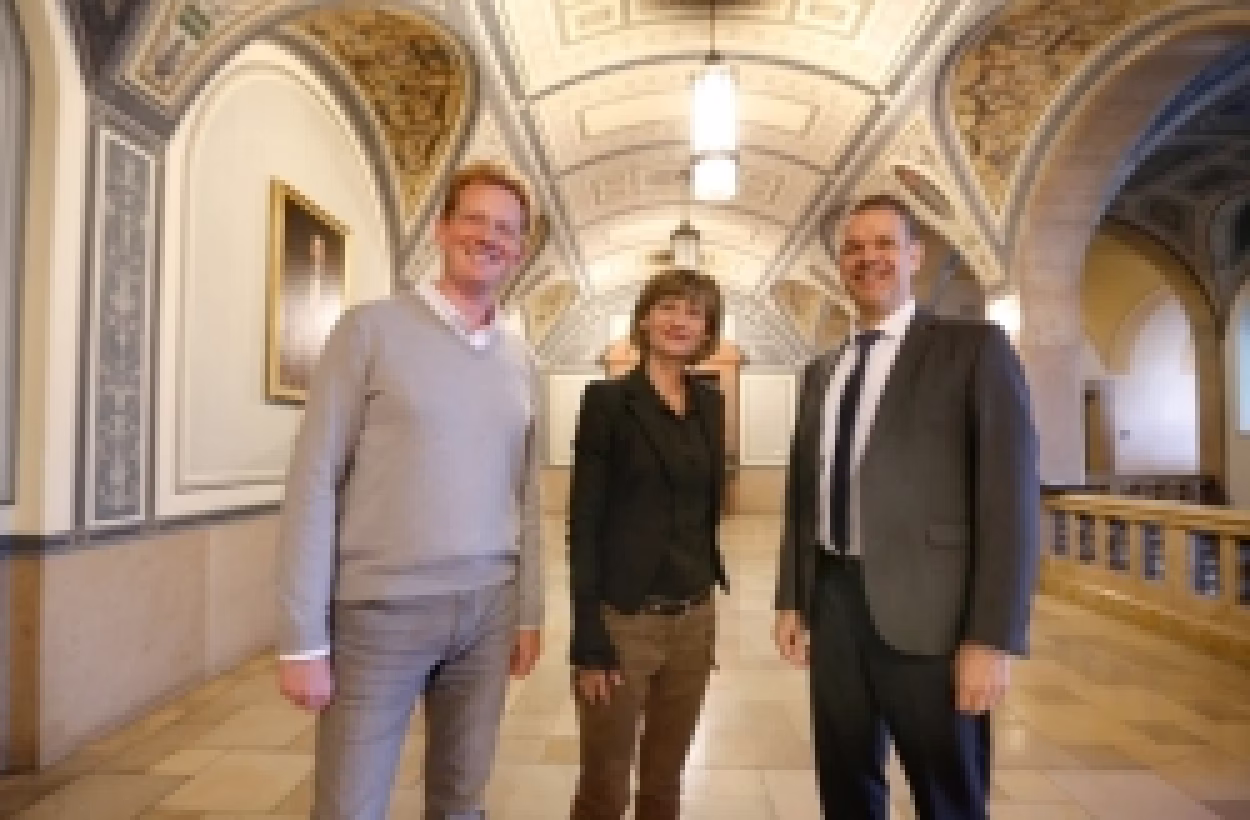 Kulturbetriebsleiter Ferenc Cs&aacute;k, Oberb&uuml;rgermeisterin Barbara Ludwig und Theater-Intendant Dr. Christoph Dittrich pr&auml;sentierten die Idee im Chemnitzer Rathaus / Foto: Harry H&auml;rtel