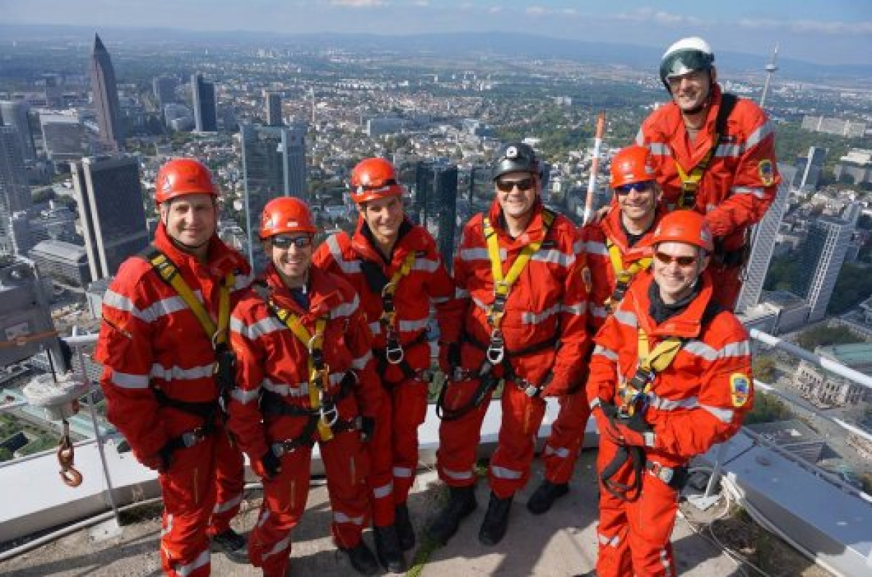 Das Chemnitzer Team vor der Frankfurter Skyline