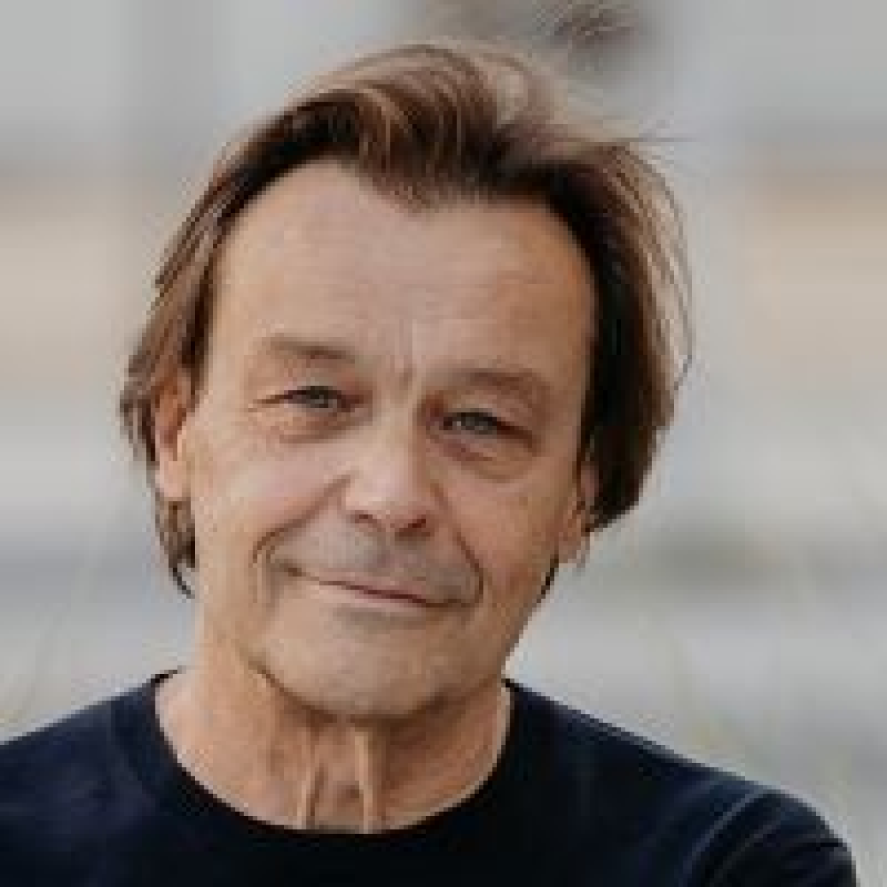 Manfred Gaulhofer nosí černý svetr a má krátké hnědé vlasy.