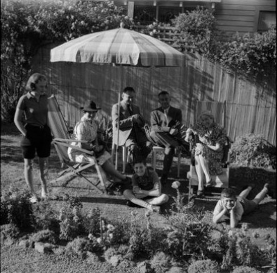 Familie Strauß im Garten
