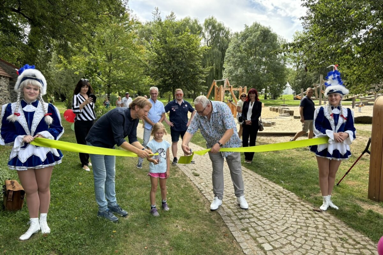 Der Kulturpark Klaffenbach wurde zum Klaffenbacher Heimatfest eröffnet und von Baubürgermeister Michael Stötzer offiziell an die künftigen Nutzer übergeben.
