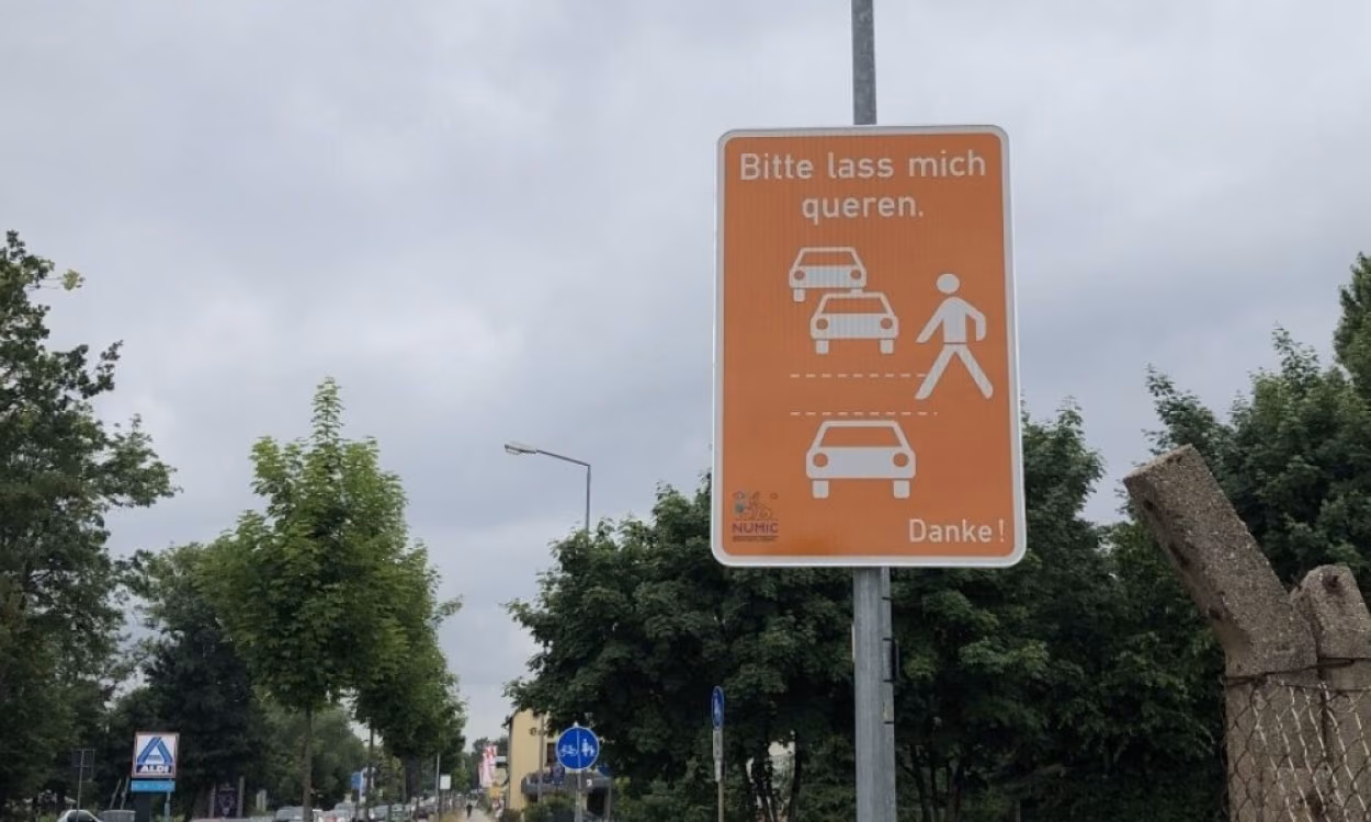 An der Zschopauer Straße wurden neue Hinweisschilder angebracht.
