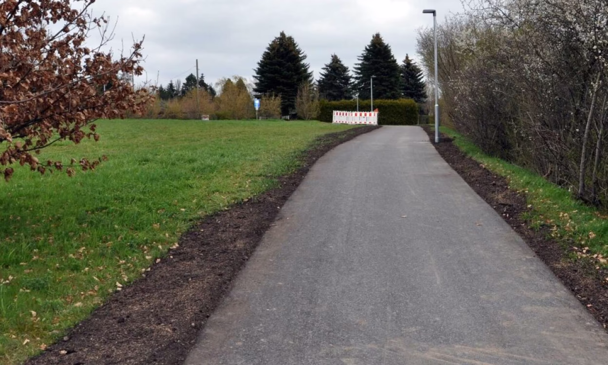 Der Trampelpfad an der Eislebener Straße wurde befestigt.