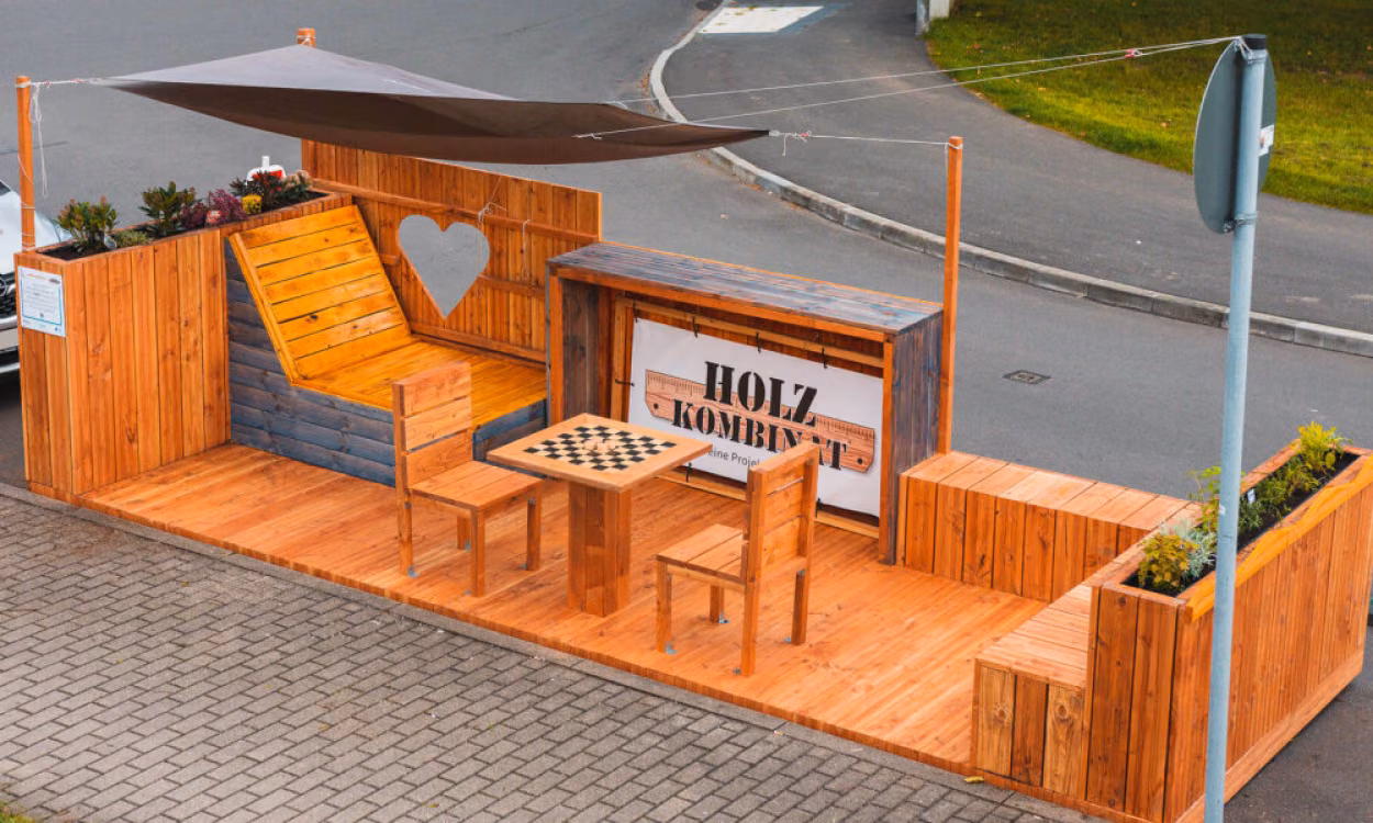 An der Zeisigwaldstraße wurde ein Parklet errichtet.